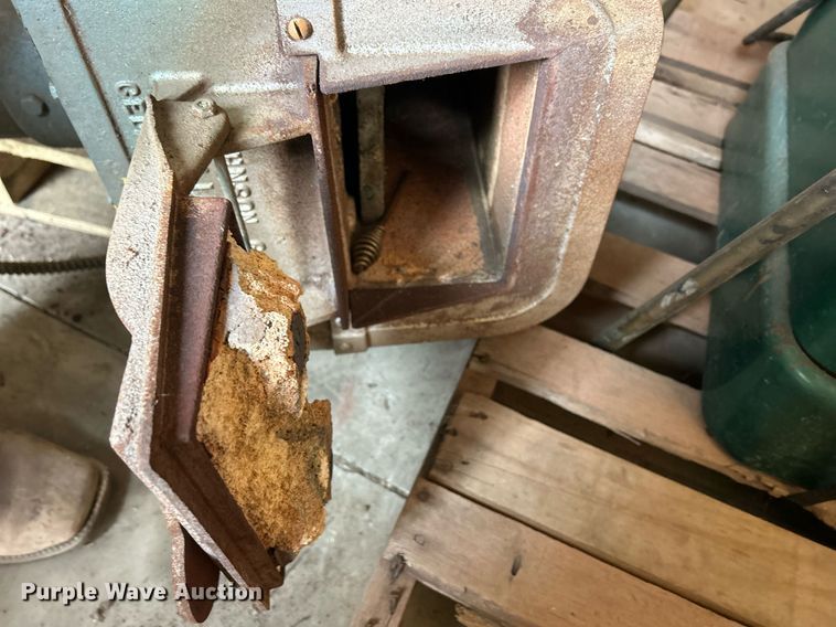 image for item MO9095 Tools