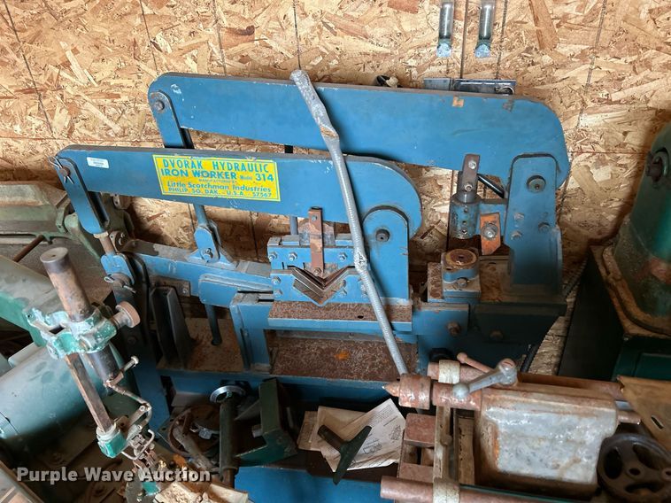 image for item MO9095 Tools