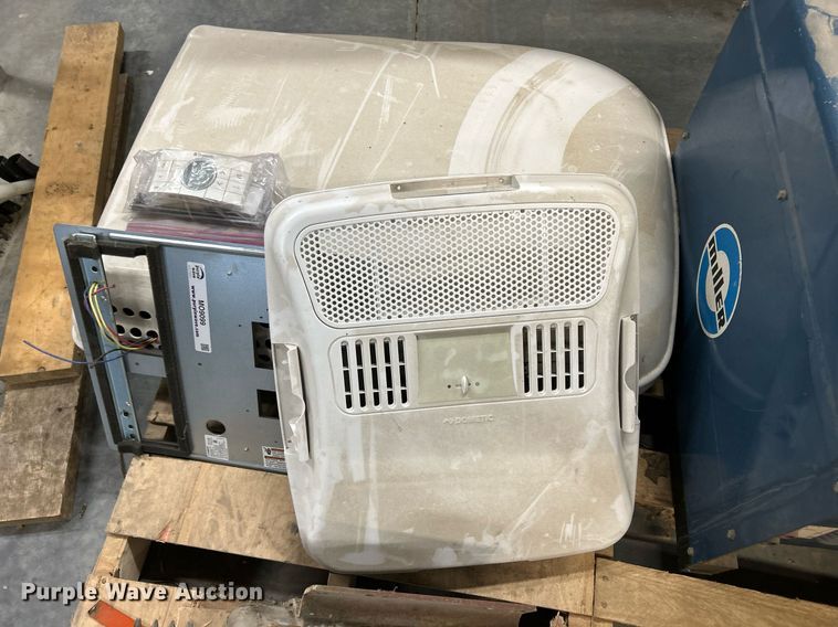 image for item MO9099 Dometic 331485000  air conditioner