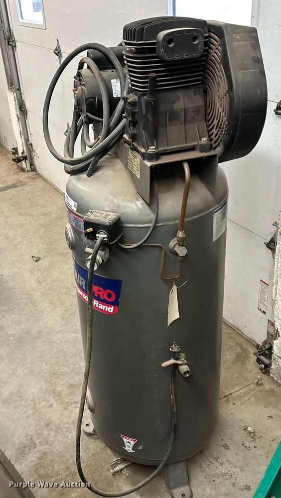 image for item MO9101 Ingersoll Rand IR5E6VA  air compressor