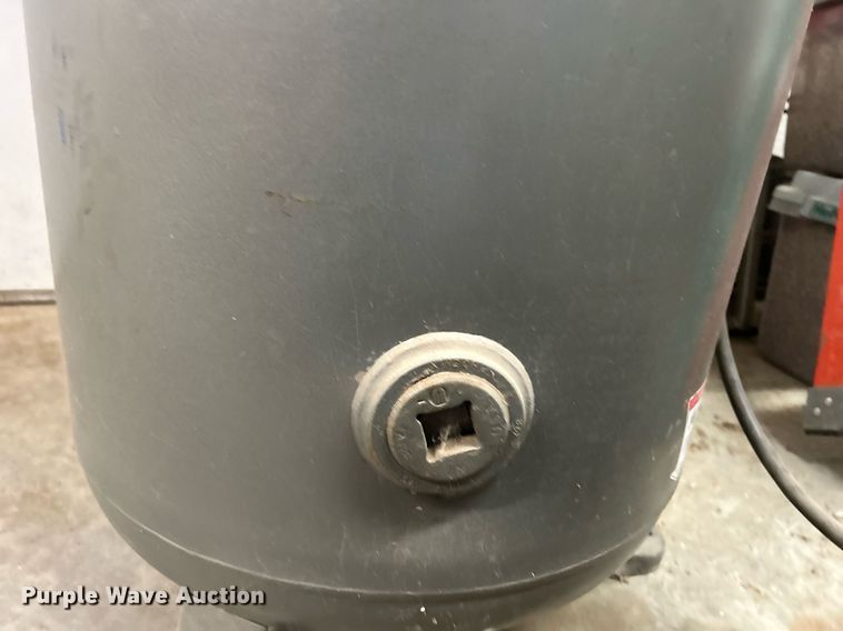 image for item MO9101 Ingersoll Rand IR5E6VA  air compressor