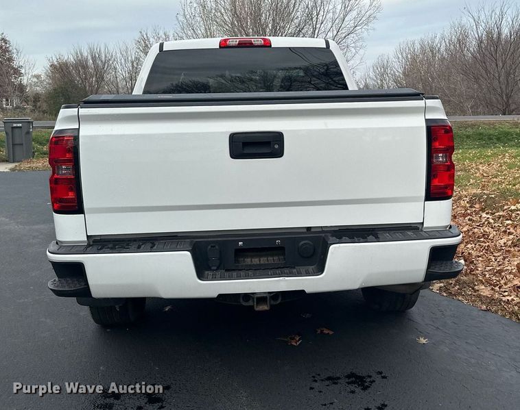 image for item MQ9531 2016 Chevrolet Silverado 1500  Crew Cab pickup truck