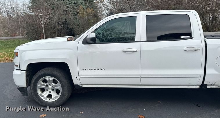 image for item MQ9531 2016 Chevrolet Silverado 1500  Crew Cab pickup truck