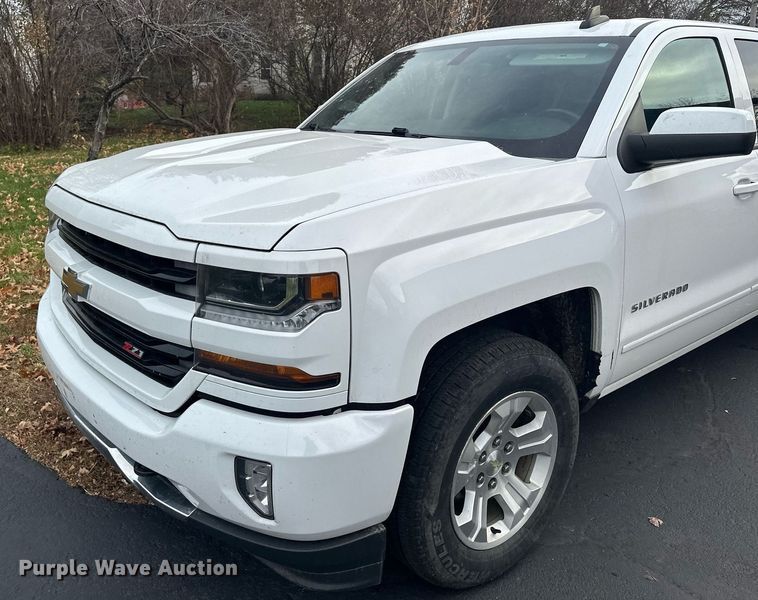 image for item MQ9531 2016 Chevrolet Silverado 1500  Crew Cab pickup truck