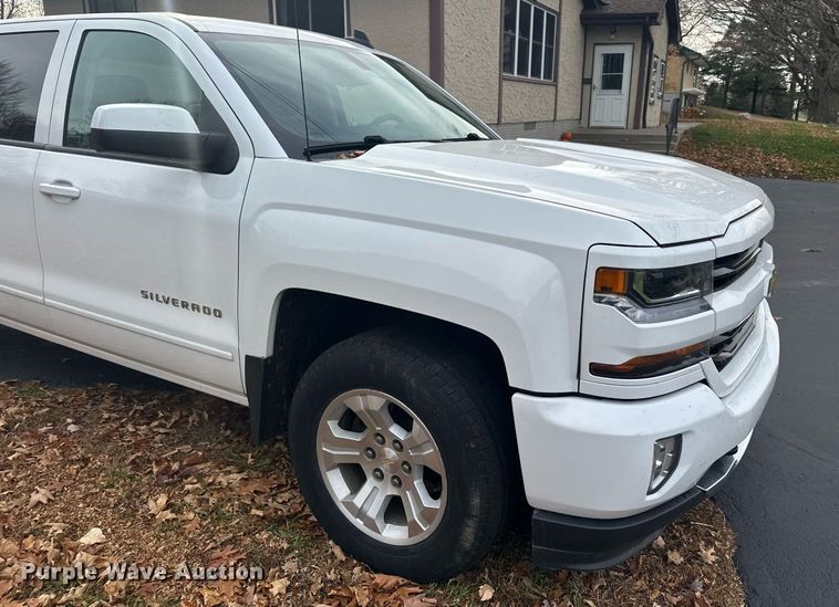 image for item MQ9531 2016 Chevrolet Silverado 1500  Crew Cab pickup truck