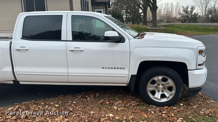 image for item MQ9531 2016 Chevrolet Silverado 1500  Crew Cab pickup truck