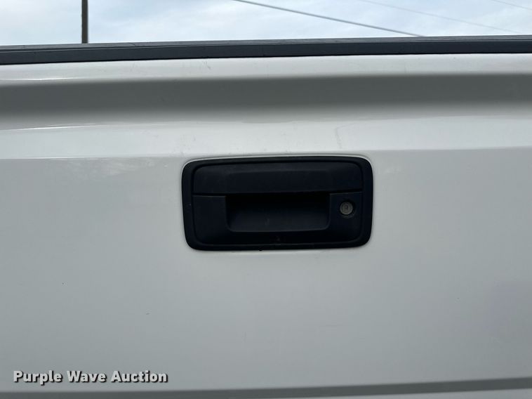 image for item MQ9531 2016 Chevrolet Silverado 1500  Crew Cab pickup truck