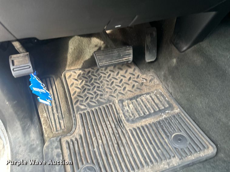 image for item MQ9531 2016 Chevrolet Silverado 1500  Crew Cab pickup truck