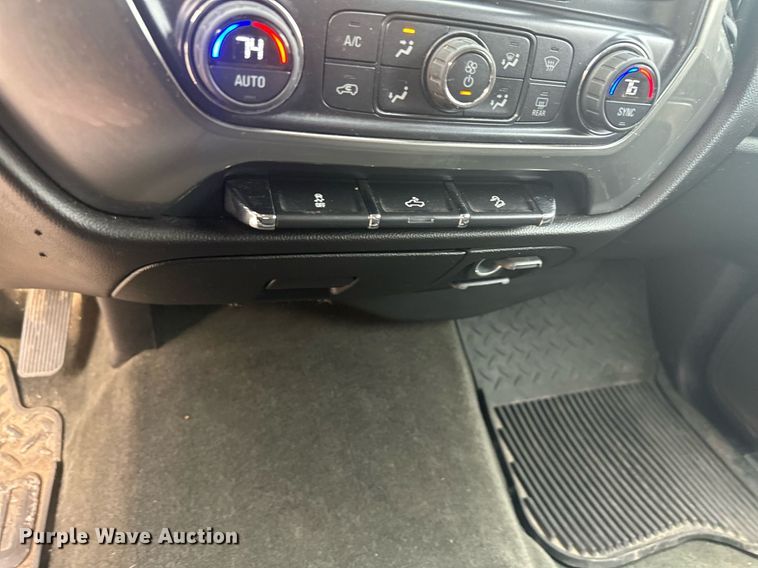 image for item MQ9531 2016 Chevrolet Silverado 1500  Crew Cab pickup truck