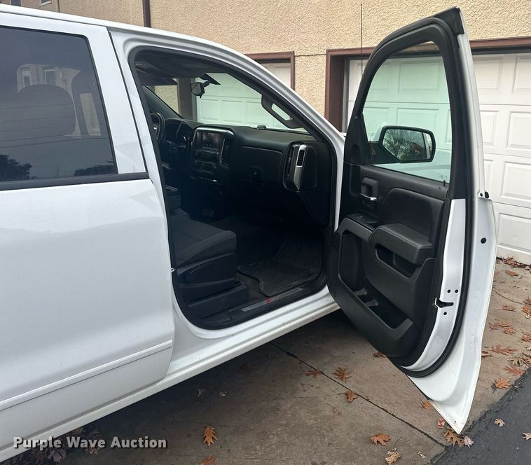 image for item MQ9531 2016 Chevrolet Silverado 1500  Crew Cab pickup truck