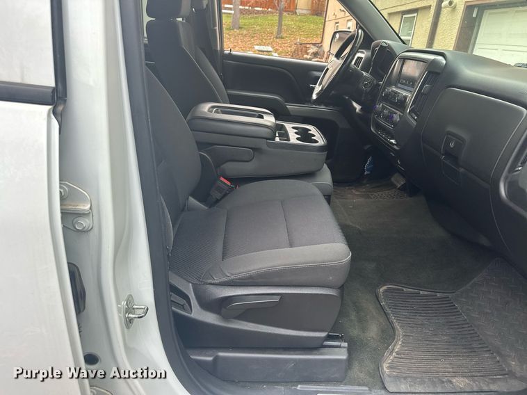 image for item MQ9531 2016 Chevrolet Silverado 1500  Crew Cab pickup truck