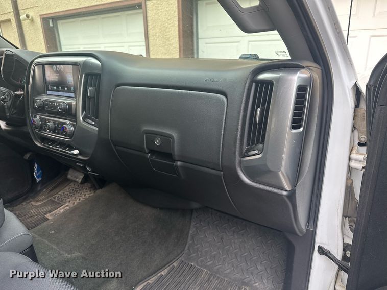 image for item MQ9531 2016 Chevrolet Silverado 1500  Crew Cab pickup truck