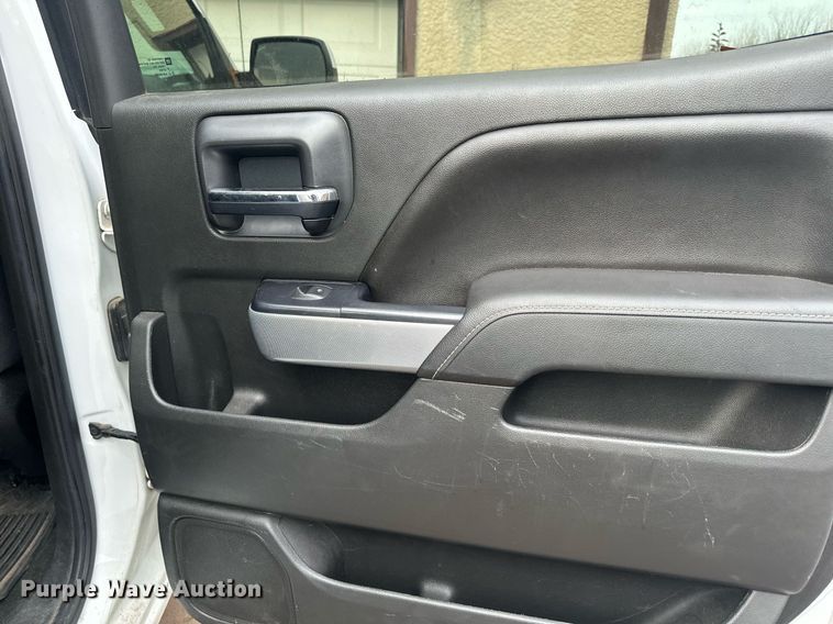 image for item MQ9531 2016 Chevrolet Silverado 1500  Crew Cab pickup truck