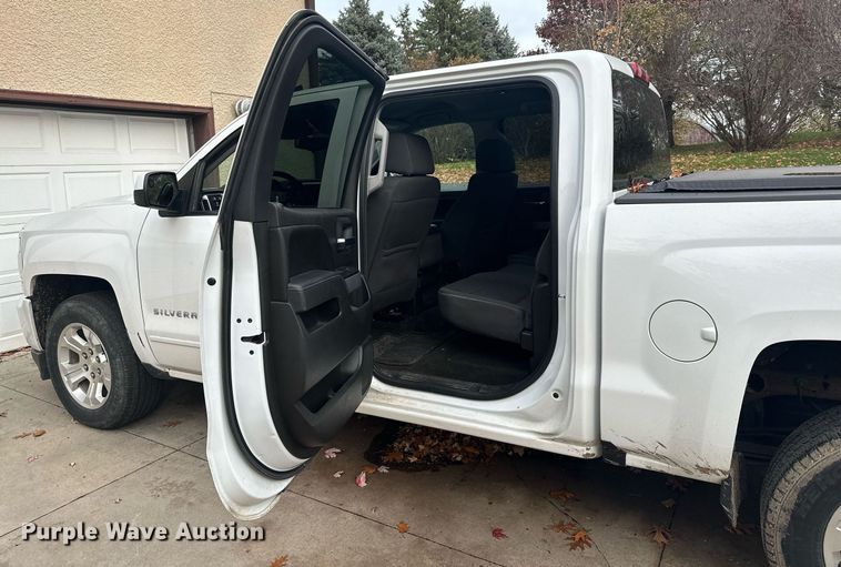 image for item MQ9531 2016 Chevrolet Silverado 1500  Crew Cab pickup truck