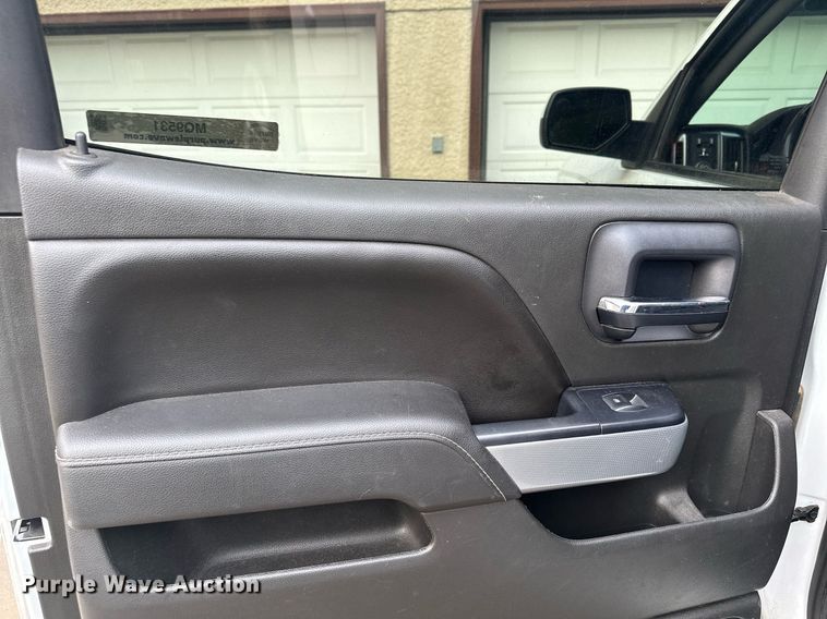 image for item MQ9531 2016 Chevrolet Silverado 1500  Crew Cab pickup truck