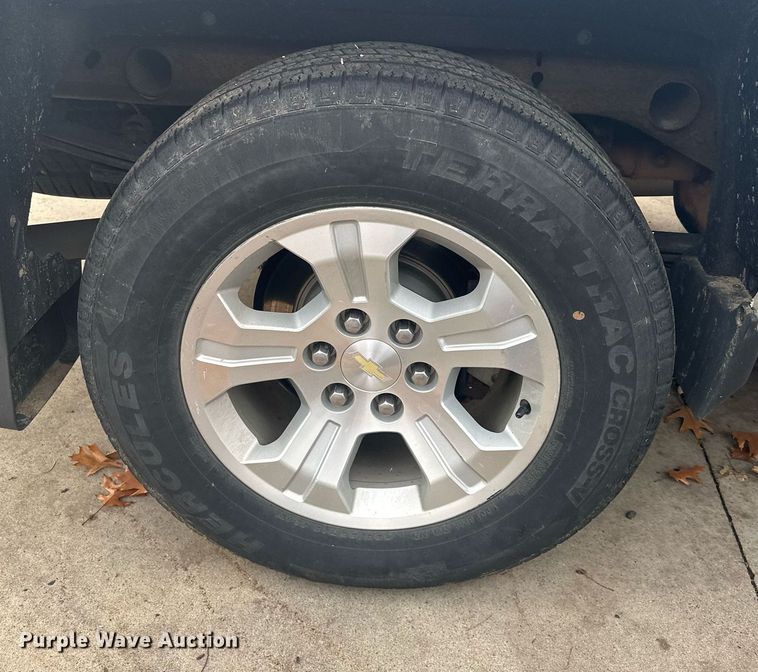 image for item MQ9531 2016 Chevrolet Silverado 1500  Crew Cab pickup truck