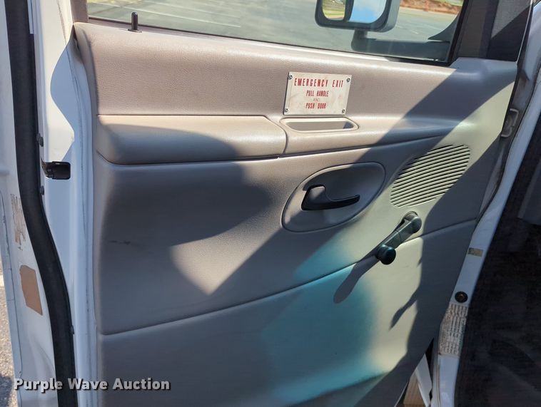 image for item MX9437 1997 Ford Econoline 350  shuttle bus