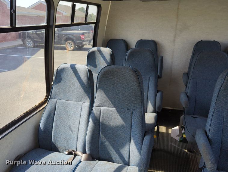 image for item MX9437 1997 Ford Econoline 350  shuttle bus