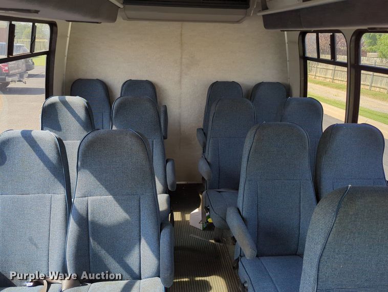 image for item MX9437 1997 Ford Econoline 350  shuttle bus