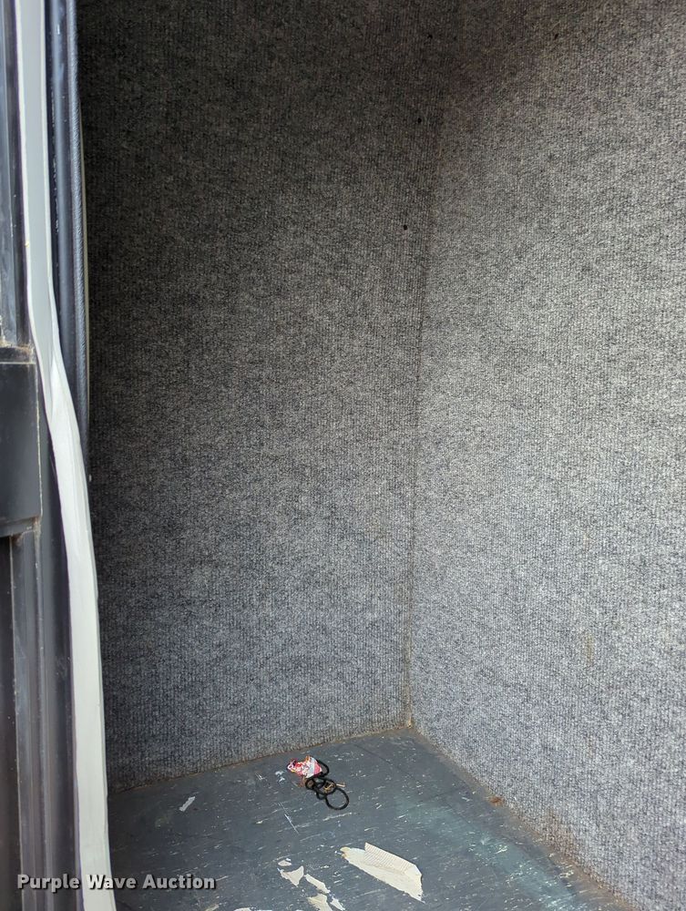 image for item MX9437 1997 Ford Econoline 350  shuttle bus