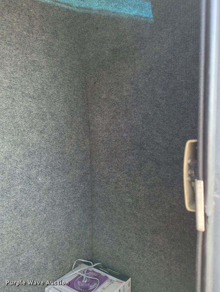 image for item MX9437 1997 Ford Econoline 350  shuttle bus