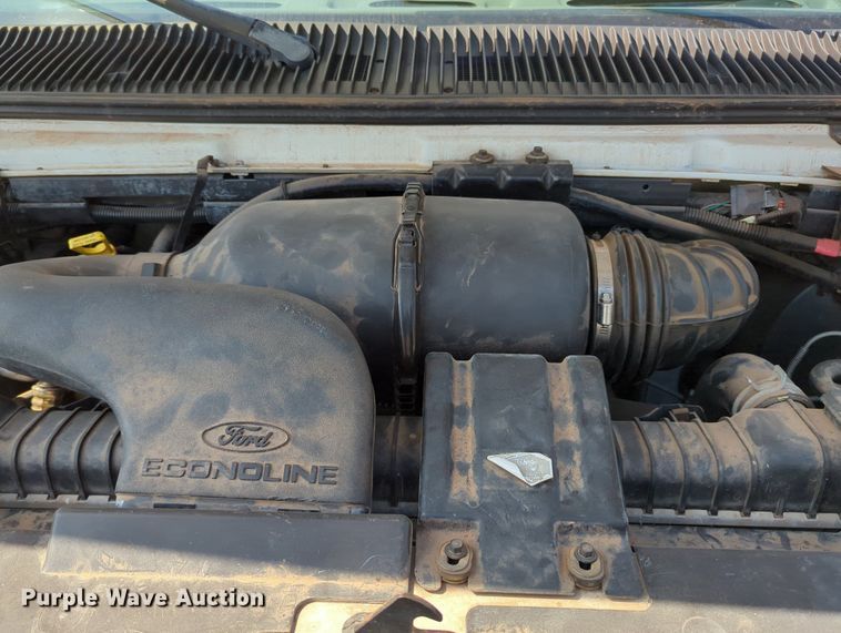 image for item MX9437 1997 Ford Econoline 350  shuttle bus