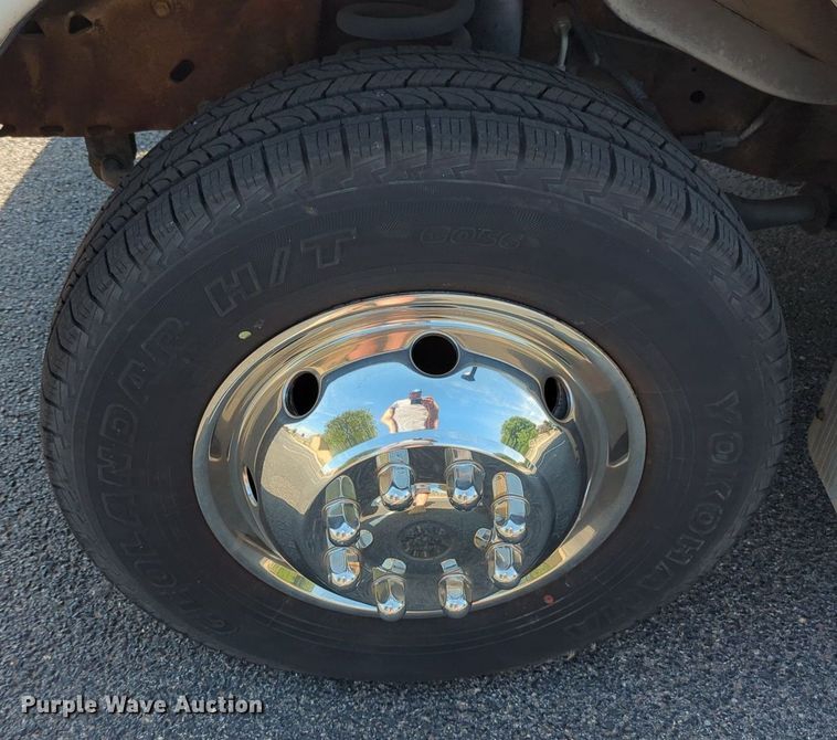 image for item MX9437 1997 Ford Econoline 350  shuttle bus