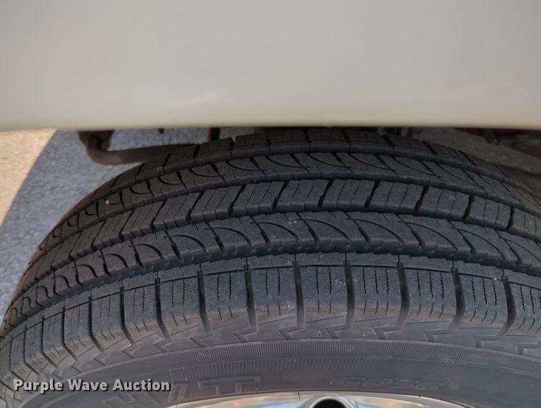 image for item MX9437 1997 Ford Econoline 350  shuttle bus