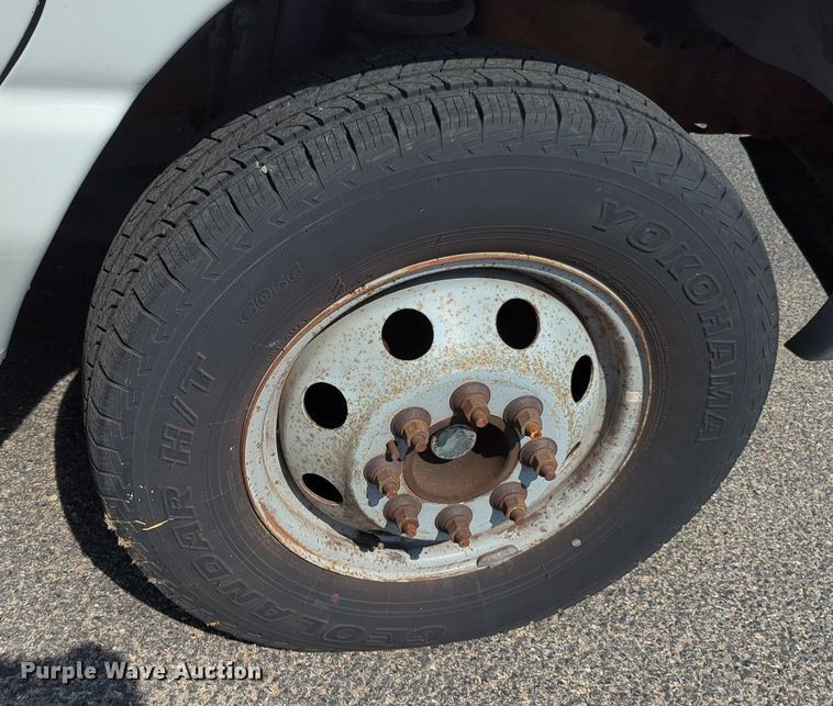 image for item MX9437 1997 Ford Econoline 350  shuttle bus