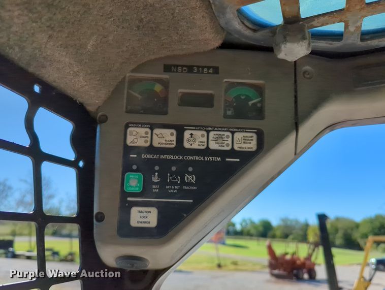 image for item MX9489 2000 Bobcat 864  tracked skid steer loader