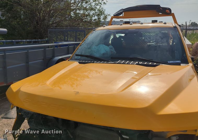 image for item MY9511 2022 Ford F350 Super Duty  utility bed pickup truck