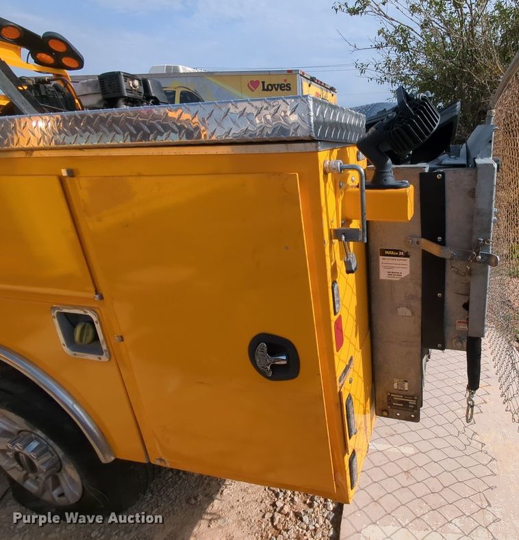 image for item MY9511 2022 Ford F350 Super Duty  utility bed pickup truck