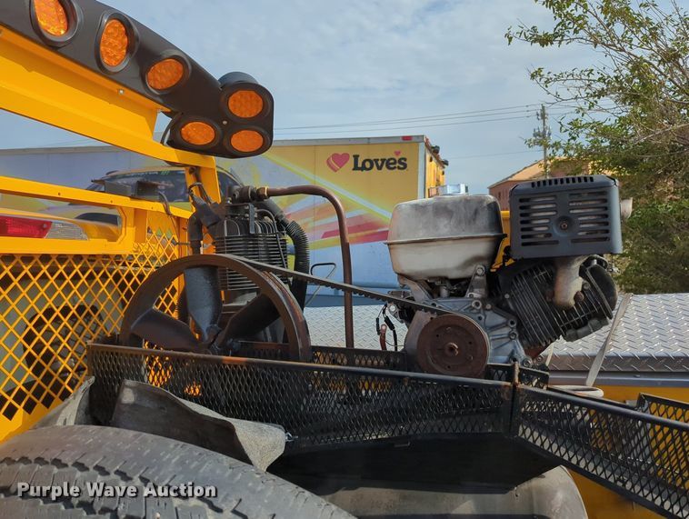 image for item MY9511 2022 Ford F350 Super Duty  utility bed pickup truck