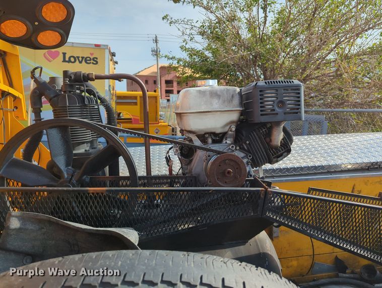 image for item MY9511 2022 Ford F350 Super Duty  utility bed pickup truck