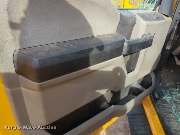 image for item MY9511 2022 Ford F350 Super Duty  utility bed pickup truck