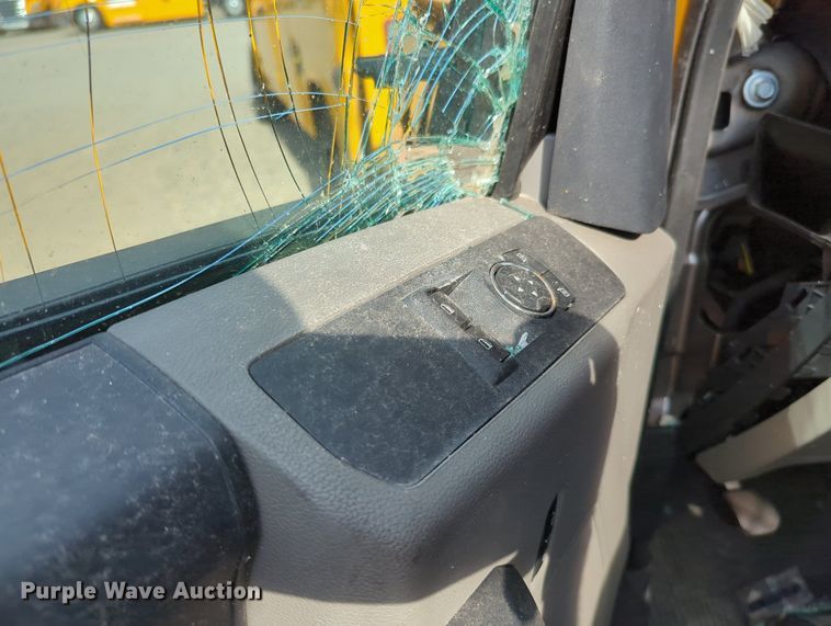 image for item MY9511 2022 Ford F350 Super Duty  utility bed pickup truck