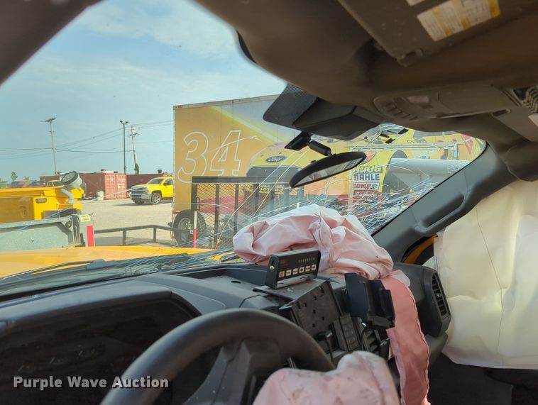 image for item MY9511 2022 Ford F350 Super Duty  utility bed pickup truck