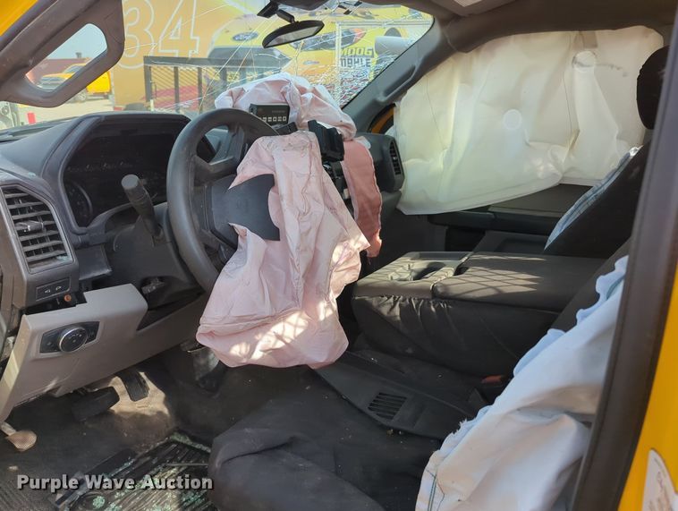 image for item MY9511 2022 Ford F350 Super Duty  utility bed pickup truck