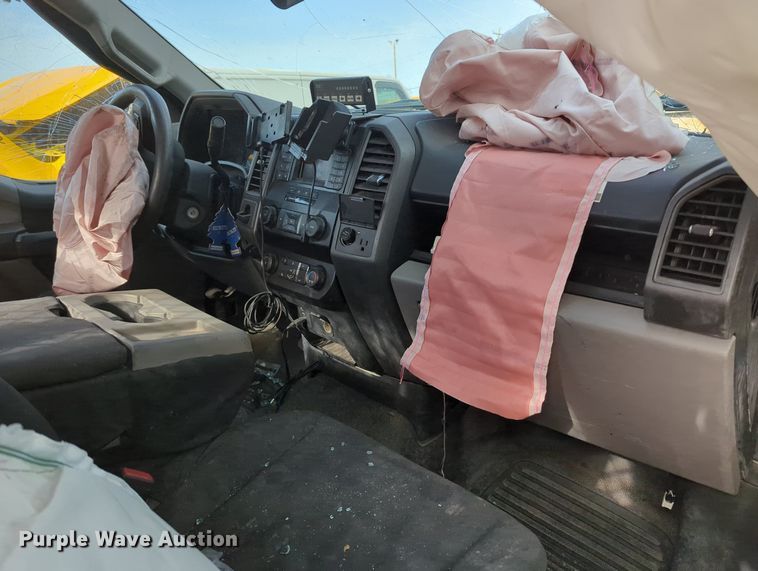 image for item MY9511 2022 Ford F350 Super Duty  utility bed pickup truck