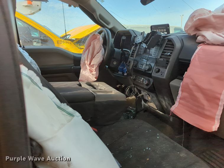 image for item MY9511 2022 Ford F350 Super Duty  utility bed pickup truck