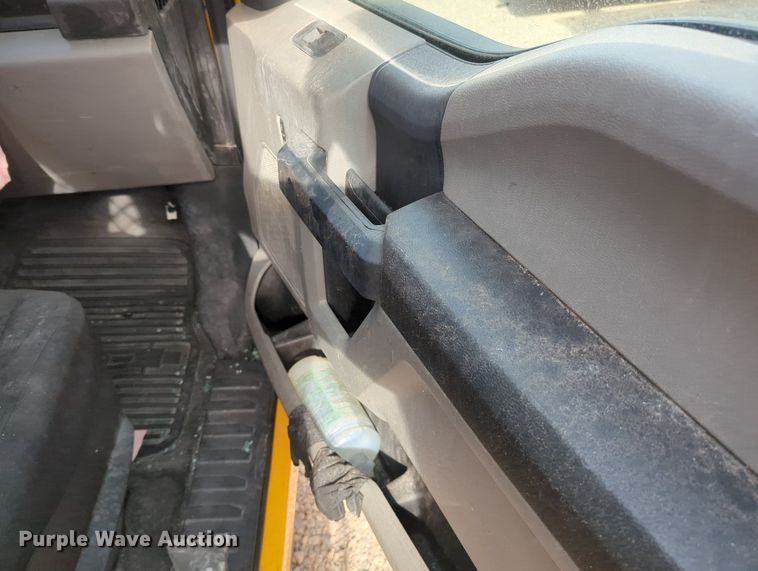 image for item MY9511 2022 Ford F350 Super Duty  utility bed pickup truck