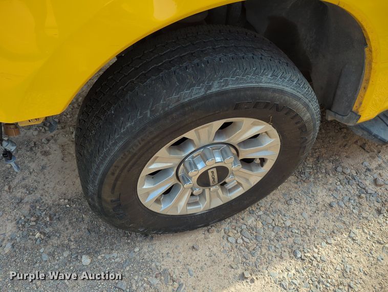 image for item MY9511 2022 Ford F350 Super Duty  utility bed pickup truck