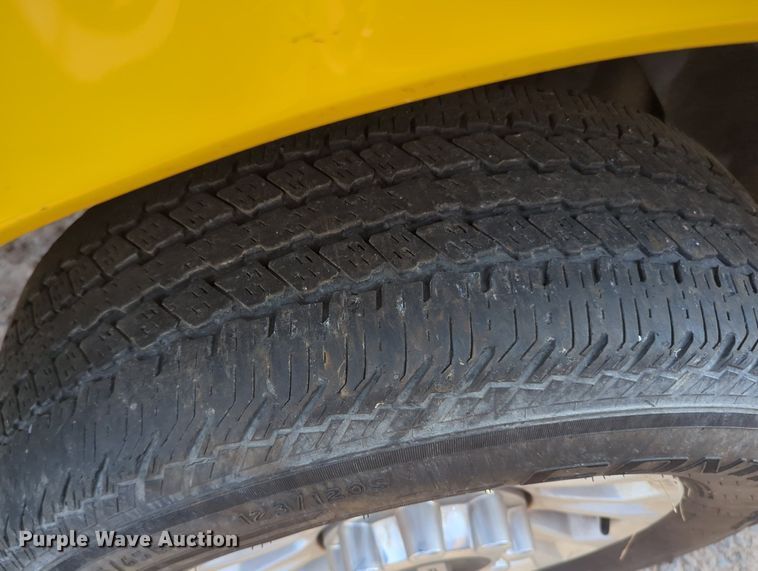 image for item MY9511 2022 Ford F350 Super Duty  utility bed pickup truck