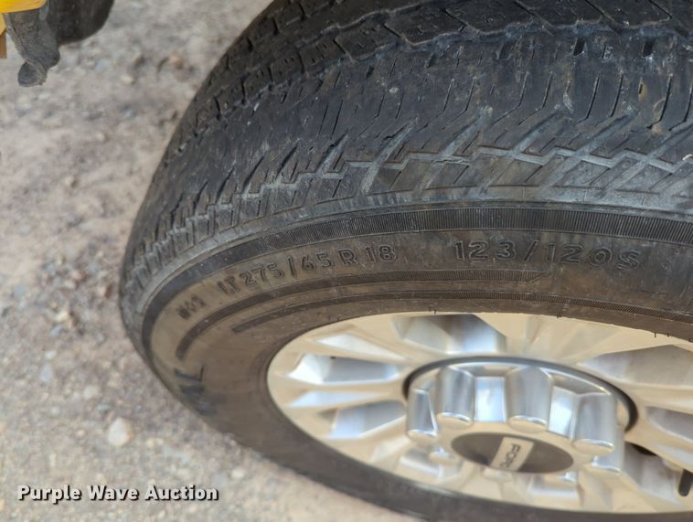 image for item MY9511 2022 Ford F350 Super Duty  utility bed pickup truck