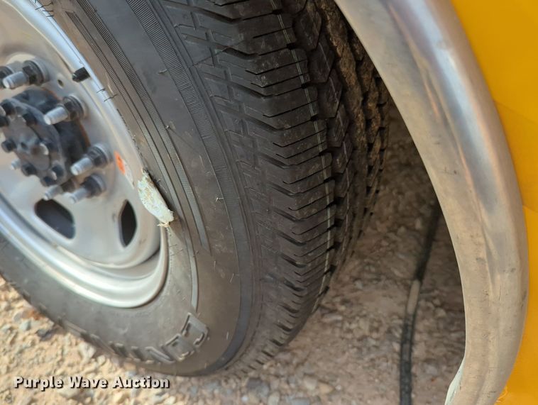 image for item MY9511 2022 Ford F350 Super Duty  utility bed pickup truck