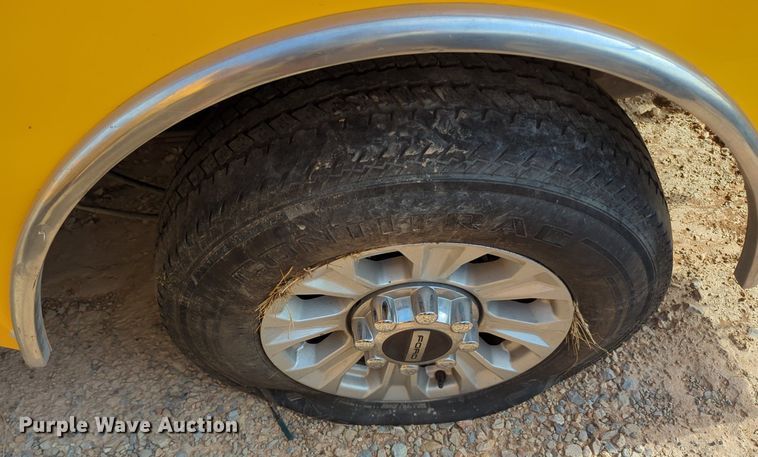 image for item MY9511 2022 Ford F350 Super Duty  utility bed pickup truck