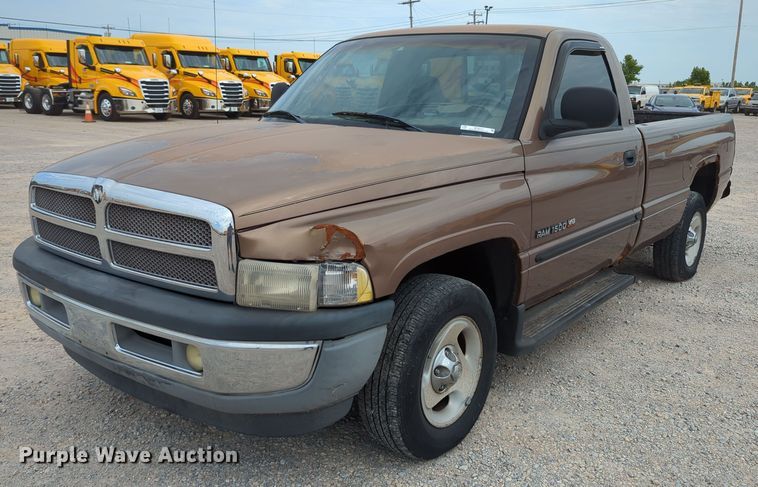 image for item MY9513 2001 Dodge Ram 1500  pickup truck