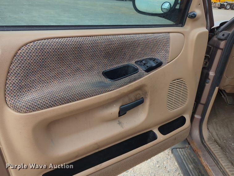 image for item MY9513 2001 Dodge Ram 1500  pickup truck