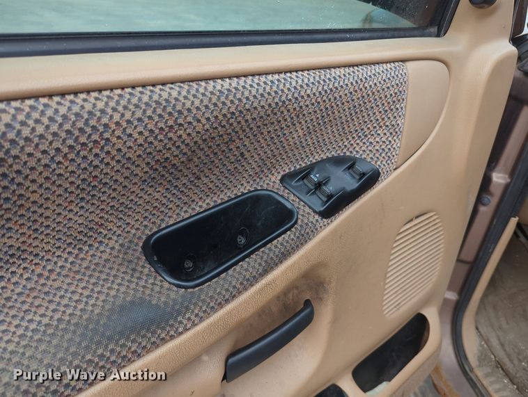 image for item MY9513 2001 Dodge Ram 1500  pickup truck