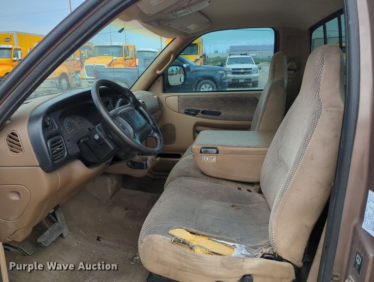 image for item MY9513 2001 Dodge Ram 1500  pickup truck